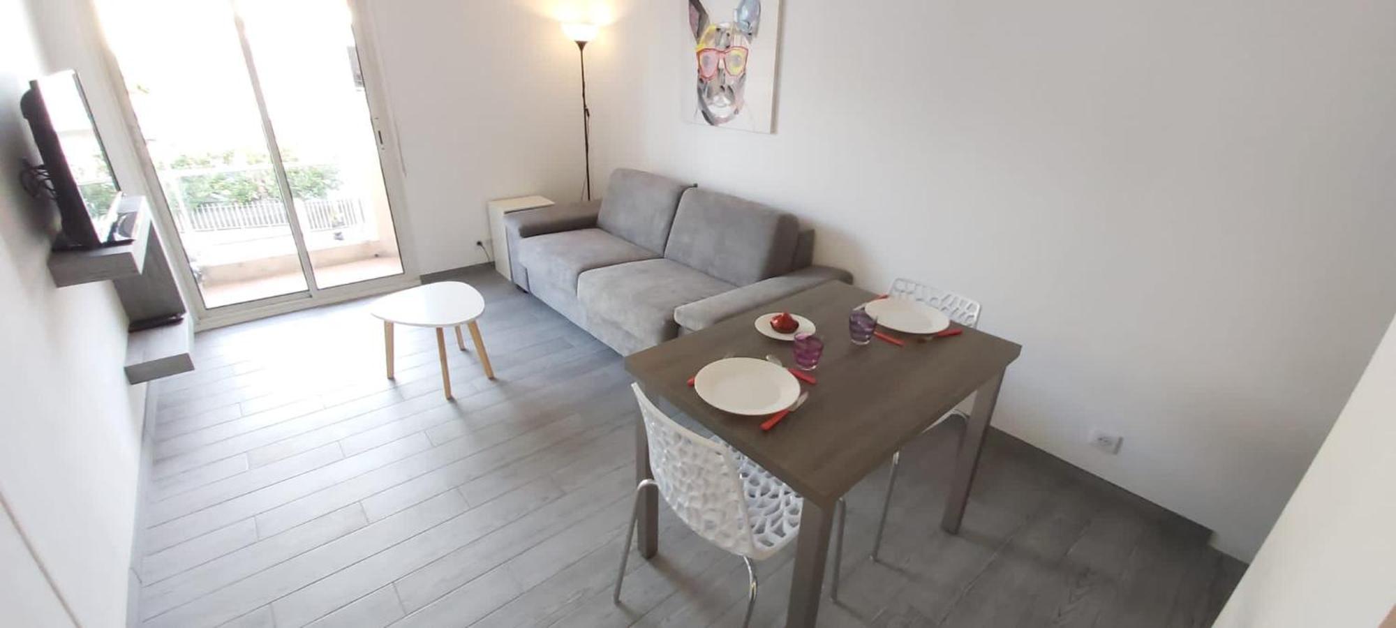 Appartement Cosy Proche Carlone, Balcon *